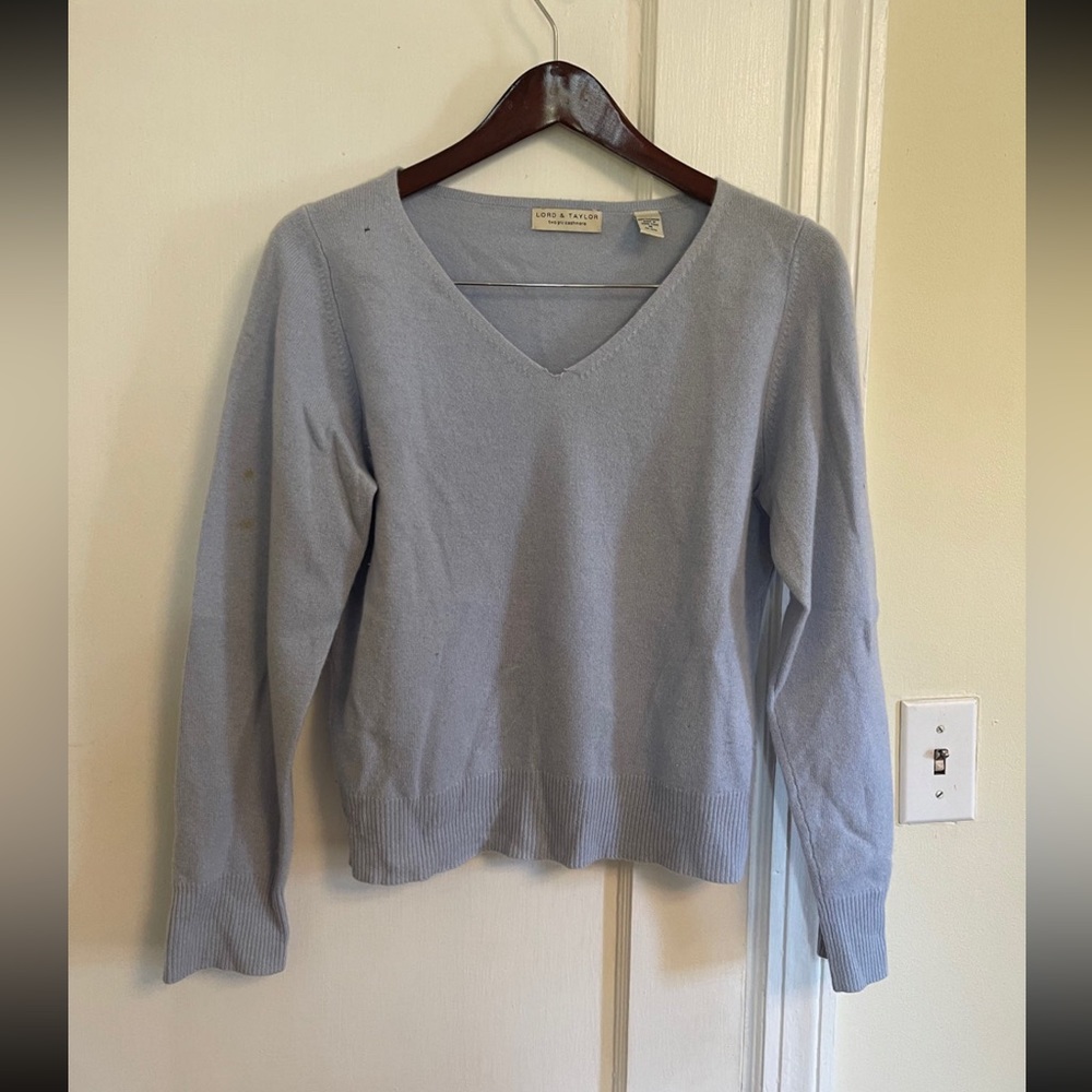 V-neck cashmere sweater